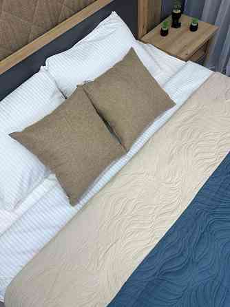 Покрывало двустороннее Decorator Microfiber листья 180х215 см синий с бежевым (85-094) Киев