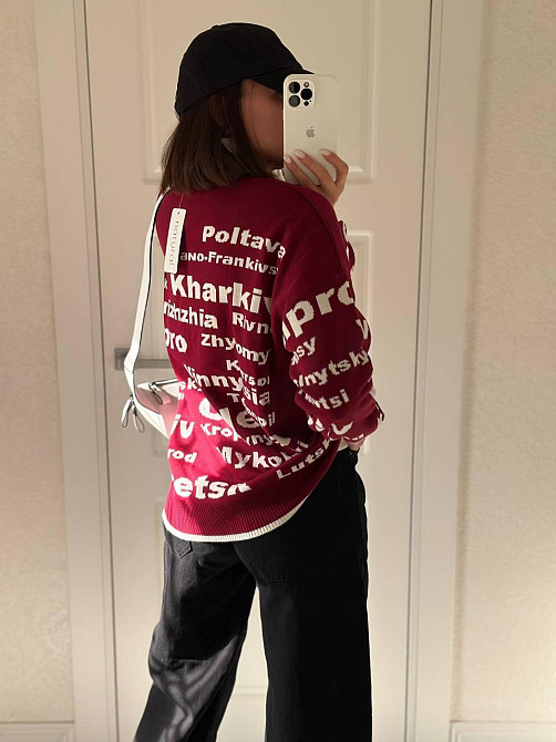 Жіночий стильний светр оверсайз із містами Бордовий Одеса - фото 2