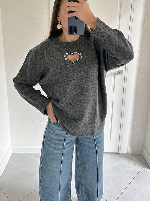 Женский свитер универсального размера с вырезом в виде сердца машинная вязка Антрацит Одесса - изображение 8