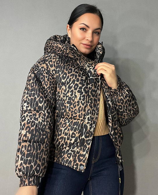 Куртка жіноча Lady Yep 9006 коротка з капюшоном леопардовий принт на резинці демісезонна темно-корич Одеса - фото 4