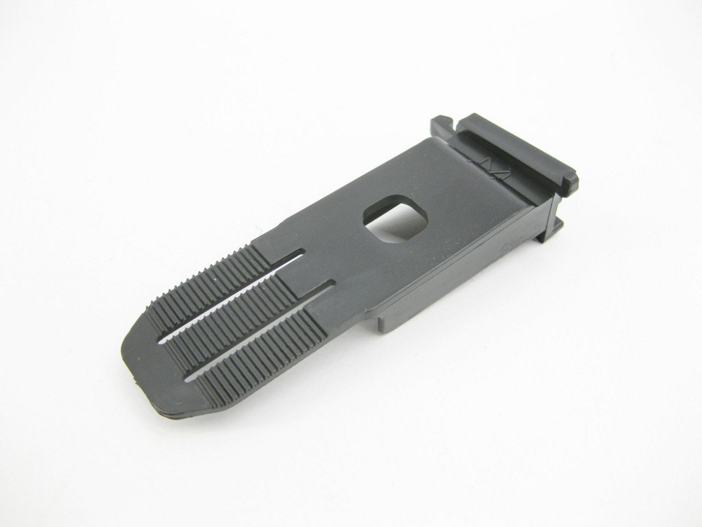 Mercedes-Benz  A2128855614 Новий пластиковий верхній тримач - кронштейн радіаторної решітки центральний E-Class W212 Одесса - изображение 2