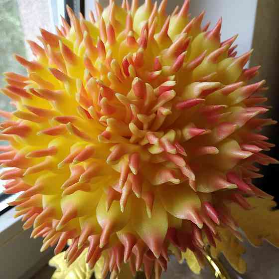 Світильник-нічник "Жовтий жоржин на золоті" Дніпро