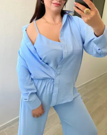 Костюм Troika — это рубашка, майка и брюки, которые легко носить вместе или отдельно. Одесса