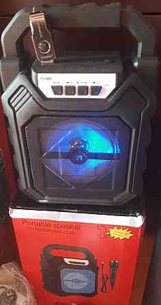 Колонка нова з мікрофоном та пультом. Киев