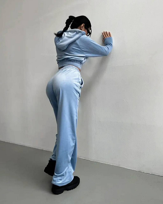 Жіночий повсякденний велюровий костюм-двійка із широкими штанами та укороченою кофтою плюшевий велюр Блакитний, 42/44 Одеса - фото 3