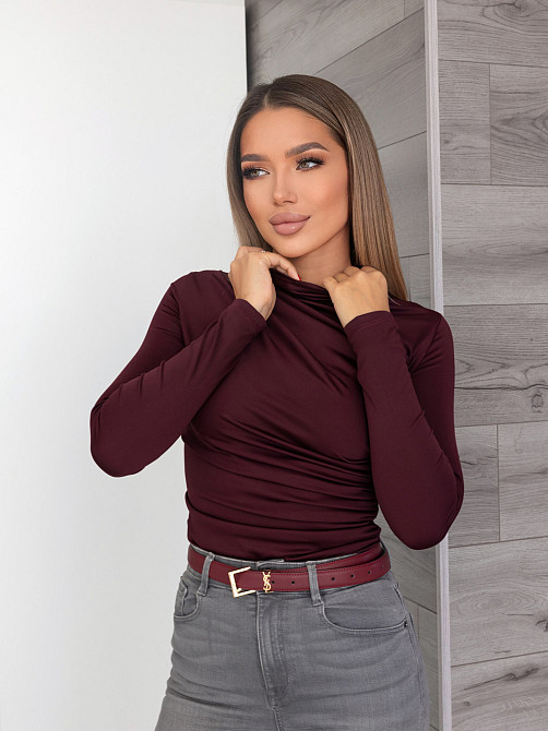 Базовый женский лонгслив с драпировкой 