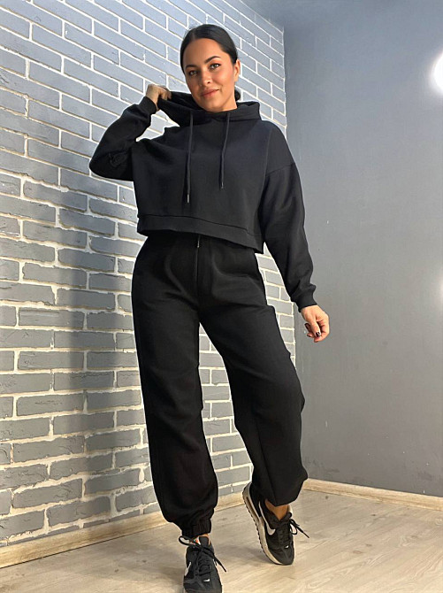 Костюм женский Quzen 478-480 короткое худи с капюшоном и брюки джоггеры на резинке флис черный, черный, M Киев - изображение 1