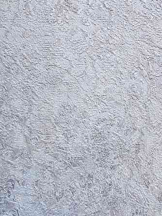 Шпалери вінілові на флізеліні Grandeco Anastasia метрові структурні під штукатурку блакитні сірі зі сріблом Київ