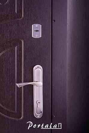 Двери квартирные, серия Элегант, модель Рассвет, гнутом профиле, Темный орех, 2 замка Киев