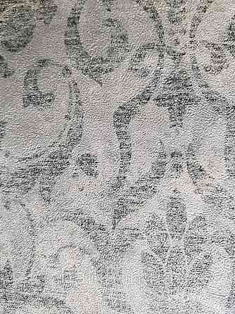 Обои флизелиновые эко Decoprint Essentials EE22559 под старину вензель завиток с потертостью зеленые песочные Киев