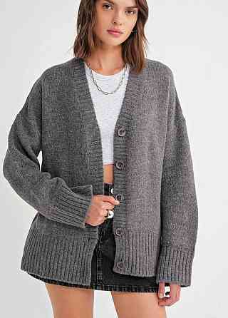 Женский базовый вязаный оверсайз кардиган на пуговицах Графит Одесса