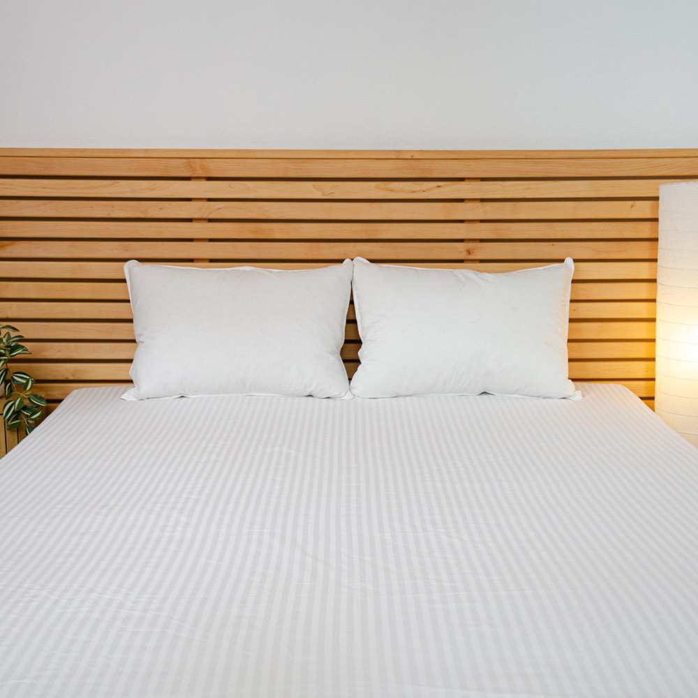 Подушка пухова YouStar 20% пух 80% перо Тік - пружна 40x60 см (Білий) Суми - фото 2