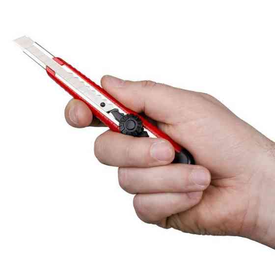 Нож сегментный, 9 мм, металлическая направляющая, винтовая фиксация INTERTOOL HT-0511 Киев