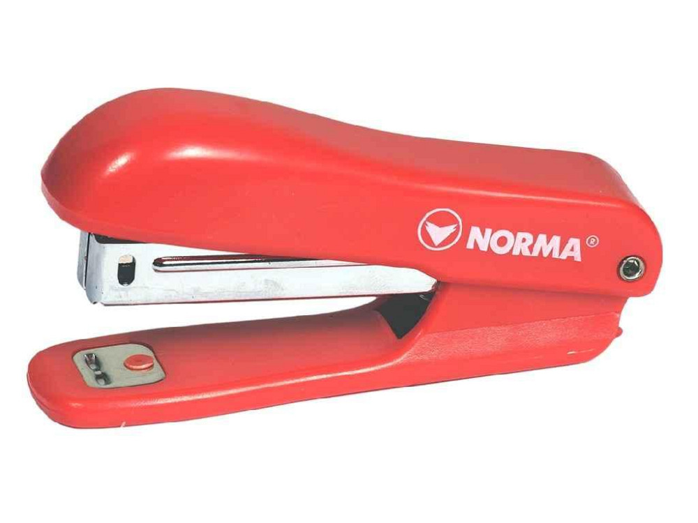 Степлер 10/4 10арк. 40мм червоний 4029 ТМ NORMA Київ - фото 1