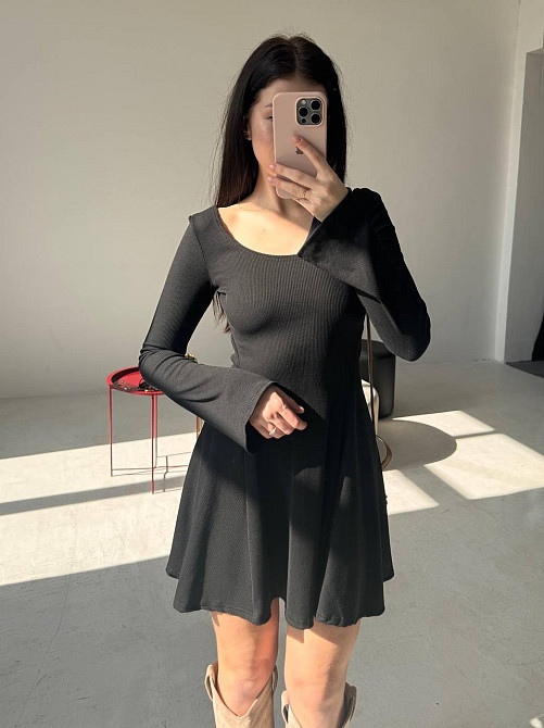 Женское стильное романтичное платье свободного кроя из трикотажа в рубчик Черный, 46/48 Одесса - изображение 5