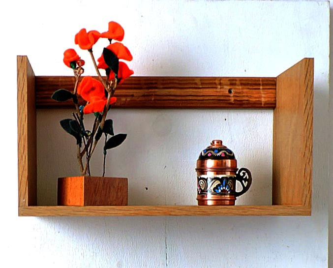 Настенная книжная полка 