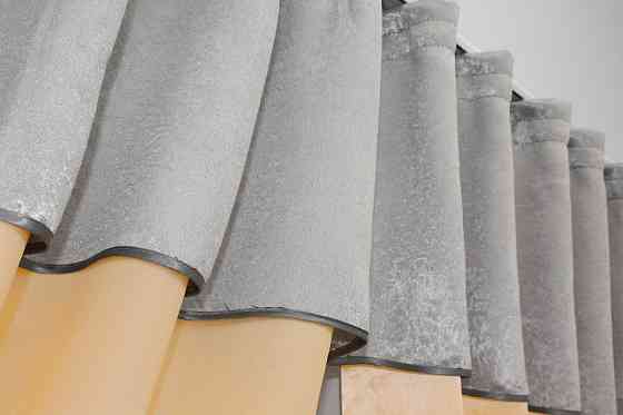 Кухонные шторы VR-Textil № 073к с ламбрекеном и подхватами персиковый с серым 270х170 см (52-0202) Киев