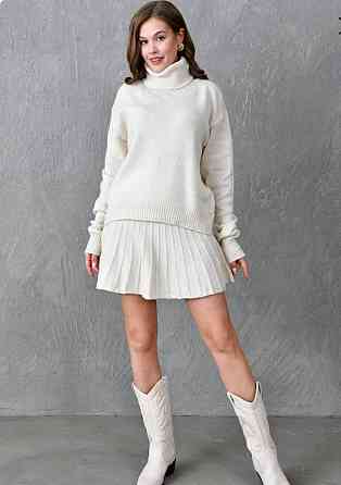 Жіночий затишний теплий костюм: светр і спідниця дрібна машинна в'язка. Молочний Одеса