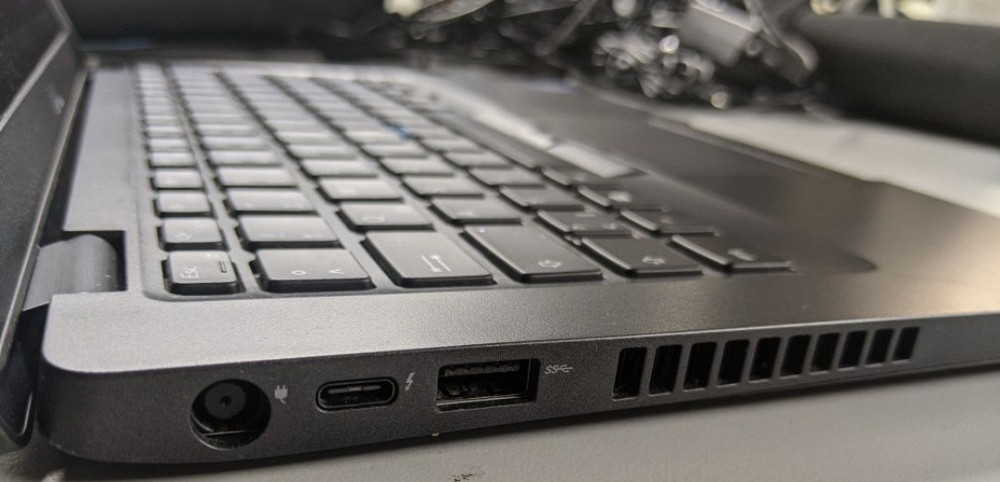 Ноутбук DELL Latitude 5400 Intel i7 8665U 16/256Gb. Киев - изображение 2