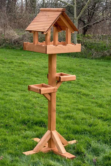 Кормушка на стойке 