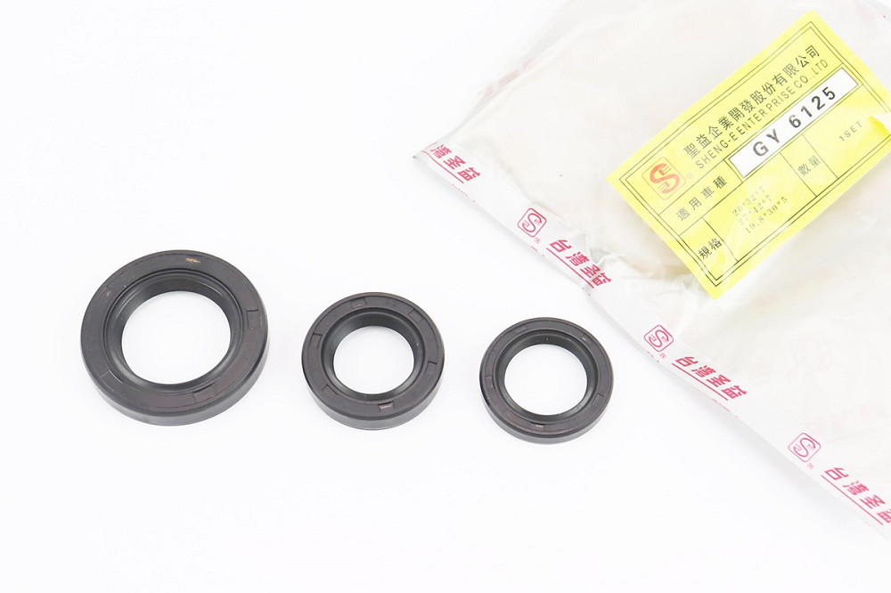 Сальники к-кт 3шт (19,8x30x5; 20x32x7; 27x42x7) двигуна Киев - изображение 1