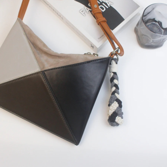 Набор макраме для рукоделия и плетения брелока для ключей и аксессуаров 17.3х3.5 см цвет белый,серый,черный Каменец-Подольский