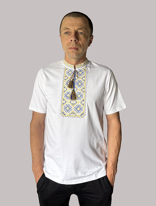 Футболка вышиванка белая с желтым и голубым орнаментом L Киев - изображение 1