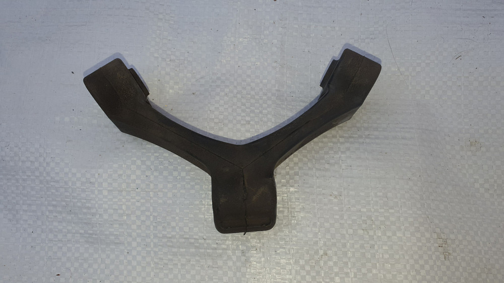 Кронштейн крепления глушителя AUDI A6, AUDI A4, VW Passat. 1121601200. Харьков - изображение 1