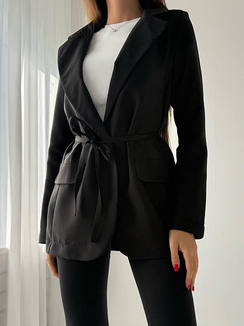 Жіночий приталений піджак без підкладки з підплічниками костюмка Чорний Одеса - фото 3