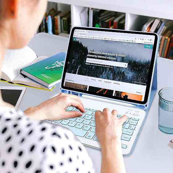 Клавиатурный чехол QWERTZ для iPad 10.9 Air 5 2022 Air 4 2020 Pro 11 2018/2022 с подсветкой и держателем Киев