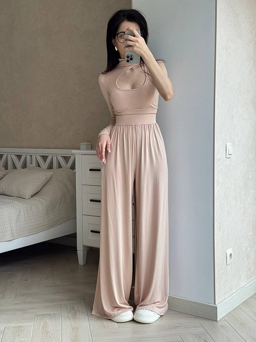 Жіночий стильний костюм двійка: топ на одне плече і штани турецька віскоза Одеса - фото 2