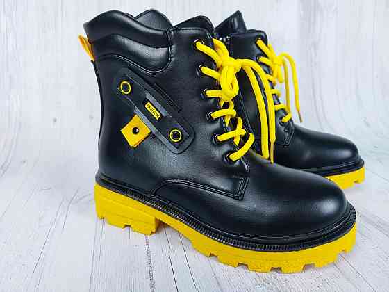 Детские демисезонные черные ботинки для девочек с тракторной желтой подошвой с желтыми шнурками 35,36 Николаев