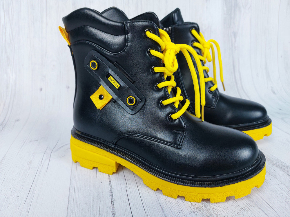 Детские демисезонные черные ботинки для девочек с тракторной желтой подошвой с желтыми шнурками 35,36 Николаев - изображение 2