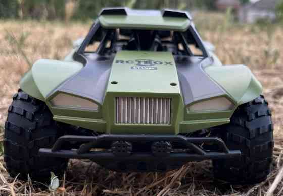 Машинка на пульту на радіокеруванні 1:18  2акумулятора в комплекті. Харків