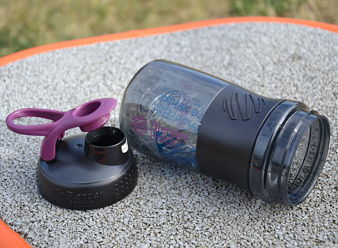 Шейкер спортивний (пляшка) BlenderBottle SportMixer Flip 20oz/590ml Black/Plum Каменское - изображение 9