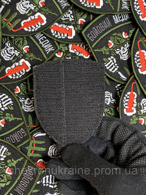 Шеврон боевой медик (Форма щит. На липучке) Размер 9x7см Киев - изображение 7