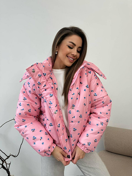 Жіноча куртка з капюшоном у квітковий принт плащівка на синтепоні Одеса - фото 3