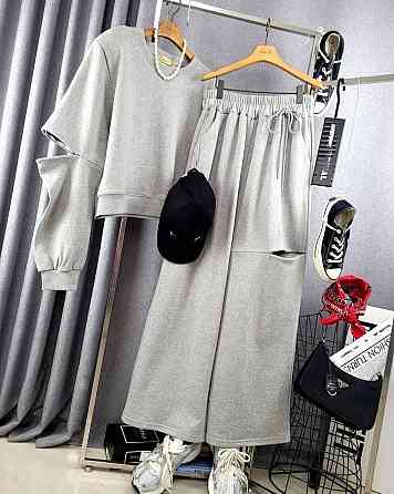 Женский стильный спортивный прогулочный костюм двойка с разрезами на кофте и брюках двунитка люкс + рибана Серый Одесса