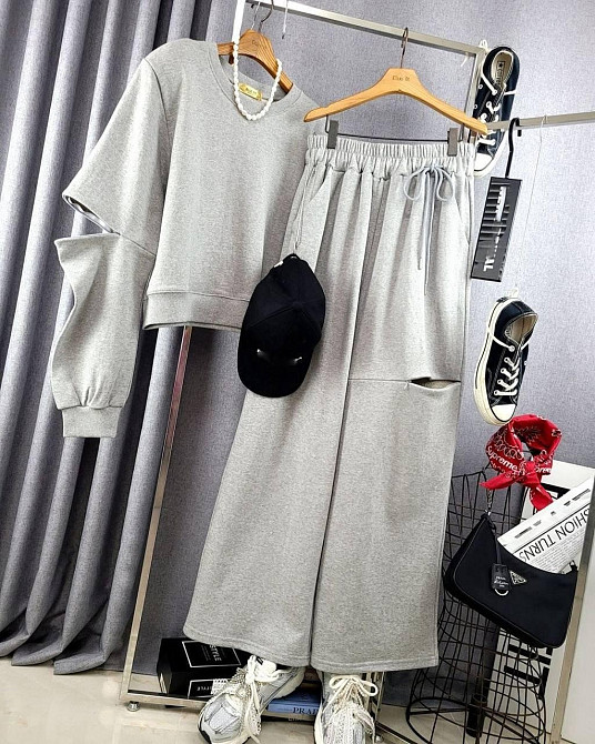 Жіночий стильний спортивний прогулянковий костюм-двійка з розрізами на кофті та штанах двонитка люкс + рибана Сірий Одеса - фото 1