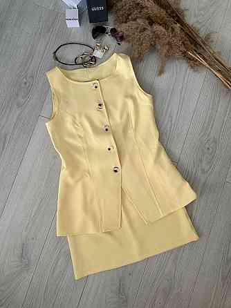Жіночий базовий костюм-двійка: подовжений жилет і мініспідниця зі щільної костюмки Жовтий, 46/48 Одеса