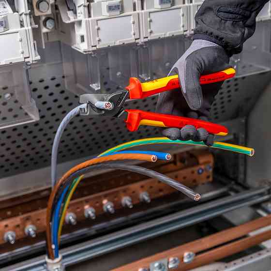 Ножиці діелектричні для різки кабелів з подвійними ріжучими кромками Knipex 95 18 225 StepCut® XL Одеса