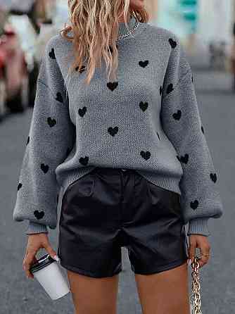 Жіночий стильний повсякденний светр із серцями Акрил/вовна сіро-чорний Одеса