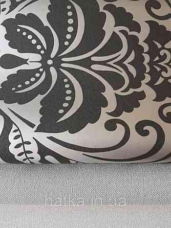 Вінілові шпалери на флізелін AS creation Attractive вензель великий структурний чорний на сріблястому металік Київ