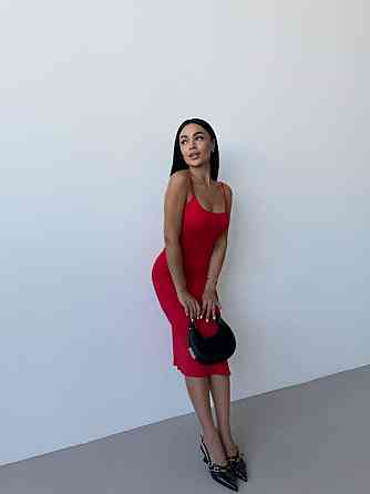 Женское романтическое праздничное миди-платье из плотного микродайвинга Красный Одесса