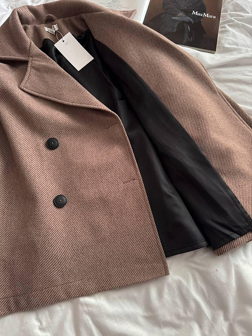 Женское трендовое пальто с двубортной застежкой на пуговицы и поясом Одесса - изображение 10