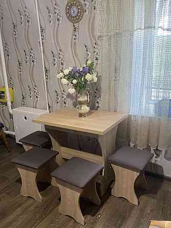 Стол на кухню и 4 мягких табурета (комплект) / Дуб Сонома Львов