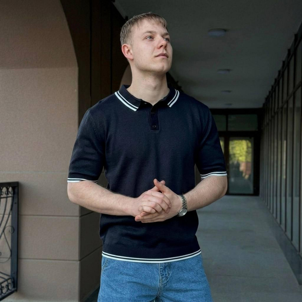В'язана чоловіча футболка поло чорна з бавовни: класична теніска в смужку на ґудзиках M Одеса - фото 2