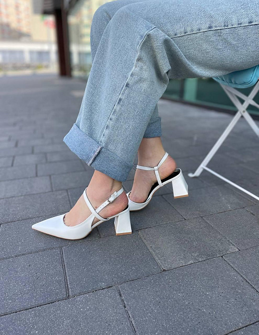 VIKA Стильні жіночі босоніжки літні з закритим носком, на підборах VIKA HD07-12 еко-шкіра білі Коломия - фото 9