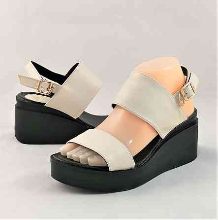 Жіночі Сандалі Шкіряні Босоніжки на Танкетці Платформа Білі Літні (розміри: 37) - 76-6;79-4 Дніпро