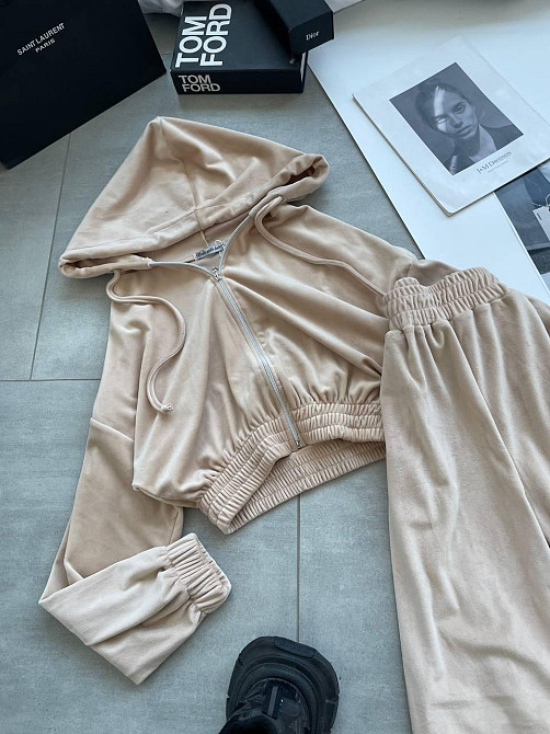 Женский прогулочный оверсайз костюм двойка: кофта и штаны турецкий велюр. Бежевый Одесса - изображение 4